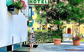 Gartenhotel Garni Pension B&B